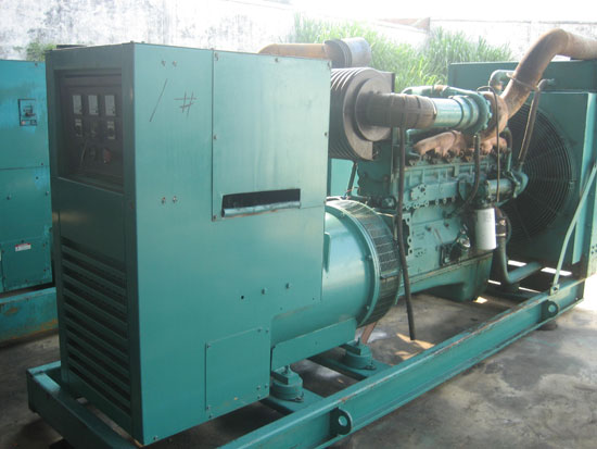 芦山租赁发电机- 发电机碳刷磨损的原因是什么